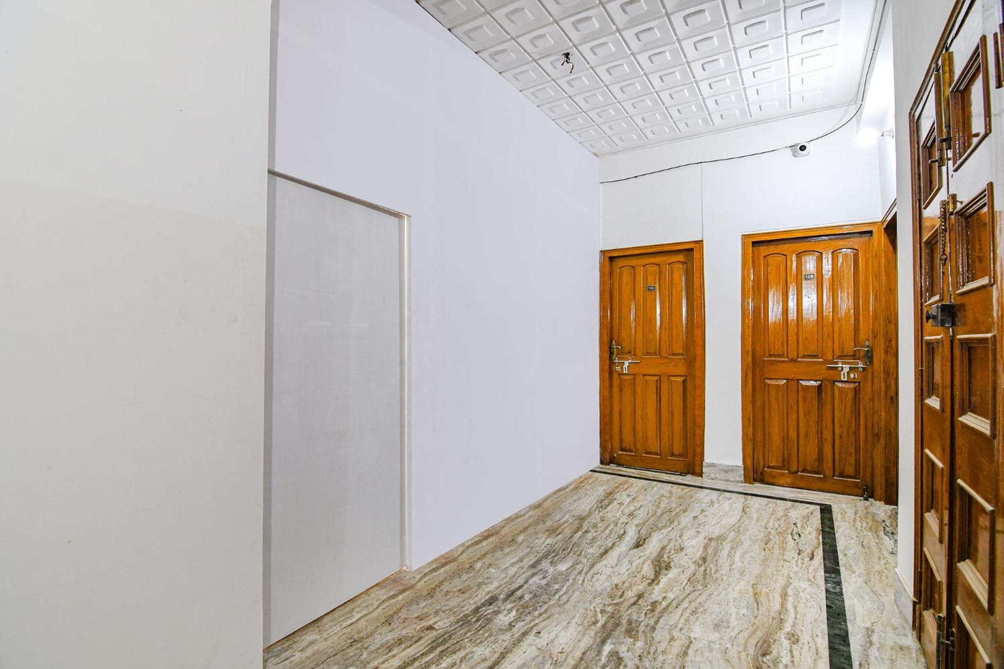 Отель Fabexpress Astoria House Калькутта Экстерьер фото